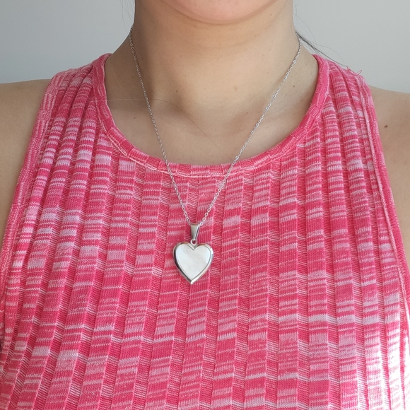 Stainless steel silver heart locket with sea shell front necklace - Picture 3 of 7